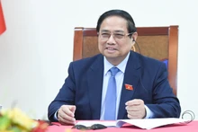 越南政府总理范明正与新加坡总理黄循财通电话。