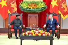 越共中央总书记苏林会见斯里兰卡总统阿努拉·库马拉·迪萨纳亚克。（登科 摄）