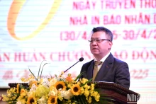 越共中央委员、《人民报》社总编辑、中央宣教与民运部副部长、越南新闻工作者协会主席黎国明在仪式上发表讲话。