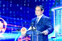 政府总理范明正在会上发表讲话。（陈海 摄）