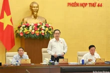 国会主席陈青敏在会上致辞。（维灵 摄）