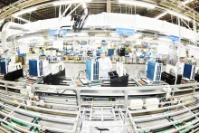 大金（Daikin）集团越南公司的生产线。（陈海 摄）