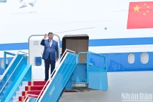 中共中央总书记、中国国家主席习近平4月14日中午抵达首都河内，开始对越南进行国事访问。