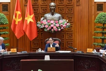 范明正总理与各行业部委代表举行会议，旨在解决长期积压项目困难。