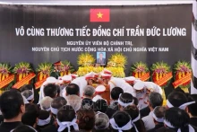 原越南国家主席陈德良安葬仪式在其家乡广义省举行。（图片来源：越通社）