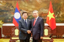 越共中央总书记苏林会见老挝人民革命党中央委员会总书记、国家主席通伦·西苏里。