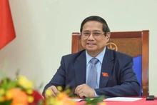 越南政府总理范明正与澳大利亚总理安东尼·阿尔巴尼斯通电话。（陈海 摄）