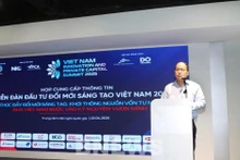 国家创新中心主任武国辉在论坛发布会上发言。（图片来源：越通社）