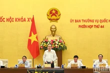 国会主席陈青敏与各位国会副主席出席会议。