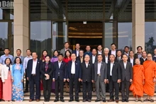 国会主席陈青敏与朔庄省国会代表团合影。
