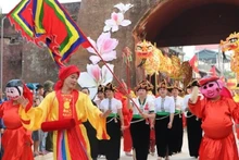奠边县各民族群众在黄公质庙会开幕仪式上举行迎祭仪式。