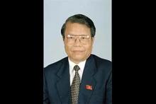 越南原国家主席陈德良同志逝世。