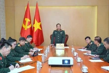 越南国防部副部长范怀南主持会议。（图片来源：越通社）