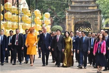 越南国家主席梁强与比利时国王菲利普参观升龙皇城。