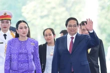 越南政府总理范明正与泰国总理佩通坦·西那瓦。（本报记者 陈海摄）