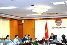 越南工贸部副部长阮黄龙在会上发表讲话。（图片来源：工贸部）