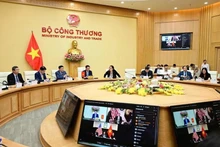 越南政府谈判团团长阮鸿延与美国贸易代表杰米森·格里尔（Jamieson L. Greer）通电话。