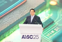 越南政府总理范明正出席“越南在新纪元主动发展人工智能和半导体产业”论坛。