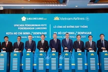 越南航空公司胡志明市至印尼登巴萨直飞航线公布仪式。