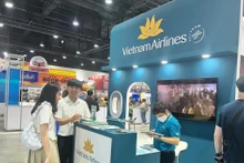 参加博览会的越航展位。（图片来源：越通社）