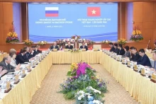 越南政府总理范明正同俄罗斯联邦总理米哈伊尔·米舒斯京共同主持越俄高级别商业对话。（陈海 摄）