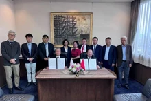 越南渔业协会与日本海珍珠水产公司4月23日在东京签署合作备忘录。
