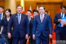 国会主席陈青敏会见日本首相石破茂。