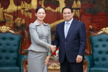 总理范明正会见柬埔寨商业部长占尼莫。