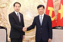 越共中央检查委员会主任阮维玉会见中国驻越南大使何炜。