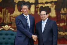 越南政府总理范明正会见日本驻越大使伊藤直树。