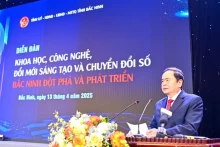 国会主席陈青敏出席“科技、创新与数字化转型——北宁突破与发展”论坛并发表指导讲话。