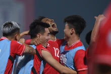 阮春山继续持续保持最佳状态，帮助越南队首回合2-1领先。（陈海 摄）