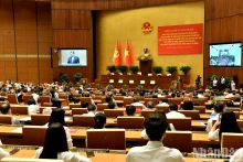 贯彻落实越共中央政治局第66号决议和第68号决议全国会议在国会大厦举行，其他部门线上与会。