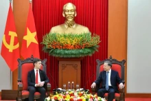 苏林总书记会见欧盟驻越南大使朱利安·格里尔。