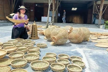 保罗竹藤编织手工艺村作品。