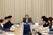 越南政府副总理兼外交部长裴青山与韩国外长赵兑烈通电话。