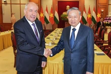 越共中央总书记苏林会见匈牙利总统舒尤克·道马什。