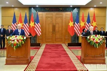 越共中央总书记阮富仲与美国总统乔·拜登会谈后举行联合记者会。（登科 摄）
