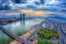 附图：岘港市一角。