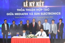 双方签署了关于国际电子培训中心的合作协议。