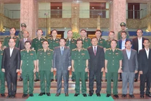 黎德泰中将与Saisaminh Sivilay大校及各位代表合影。