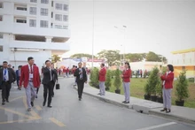 政府副总理陈流光亲切看望越南体育代表团。