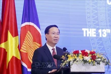 越南国家主席武文赏致开幕词。