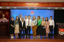 越南胡志明共青团中央书记处书记、越南青年国家委员会常务副主任阮祥林会见彭博慈善基金会代表团。