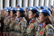 附图：越南维和女军官。