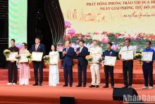 越南政府总理范明正出席2023年“首都优秀公民”表彰大会【组图】