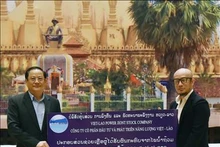 老挝总理高度评价越南企业对该国社会保障工作提供的支持。