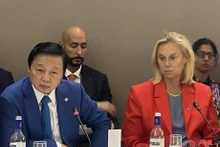 陈红河副总理出席“私营部门融资”讨论会。