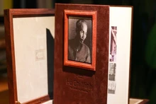 《一个人，一条路，一段历史：胡志明——致美国的信》一书的封面。