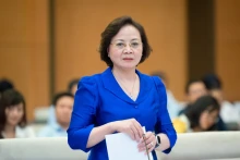 越南内务部部长范氏清茶。